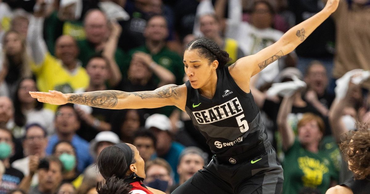 Photos: WNBA Semifinal Game 4 – Aces at Storm
