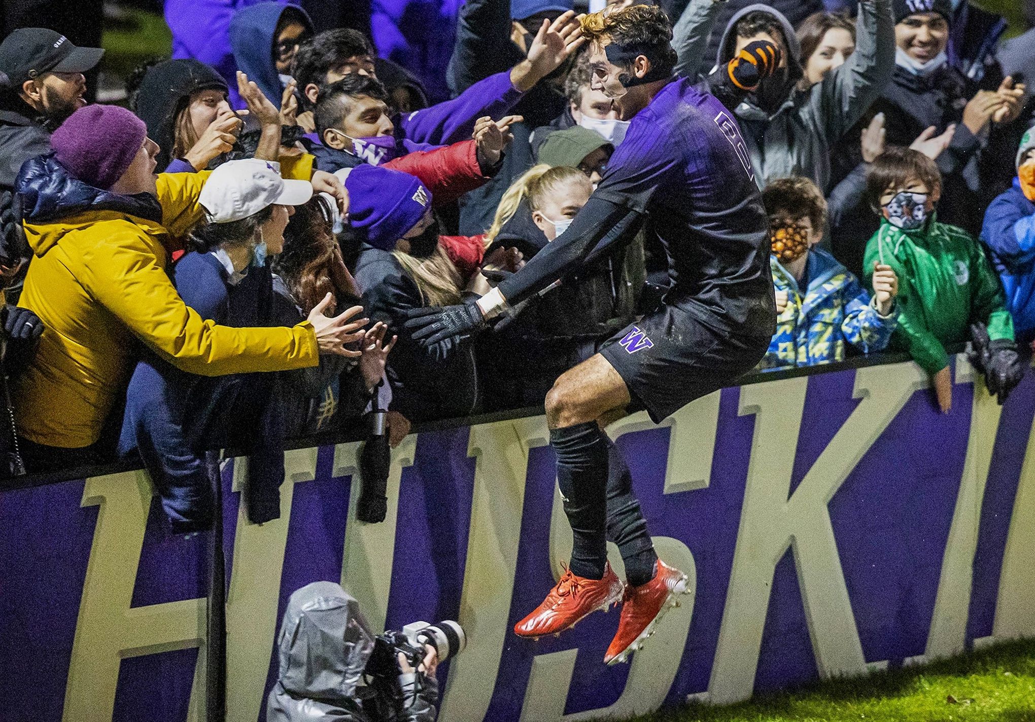 Husky men’s soccer is No. 1 in the country. Here’s why this could be the year UW wins it all