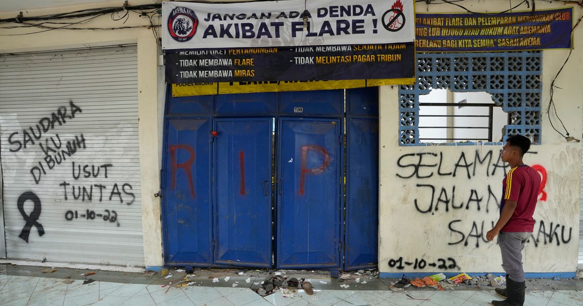 Indonesia police: Stadium exit gates too small for escape