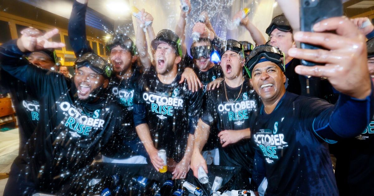 Social media celebrates Mariners ending 21-year playoff drought