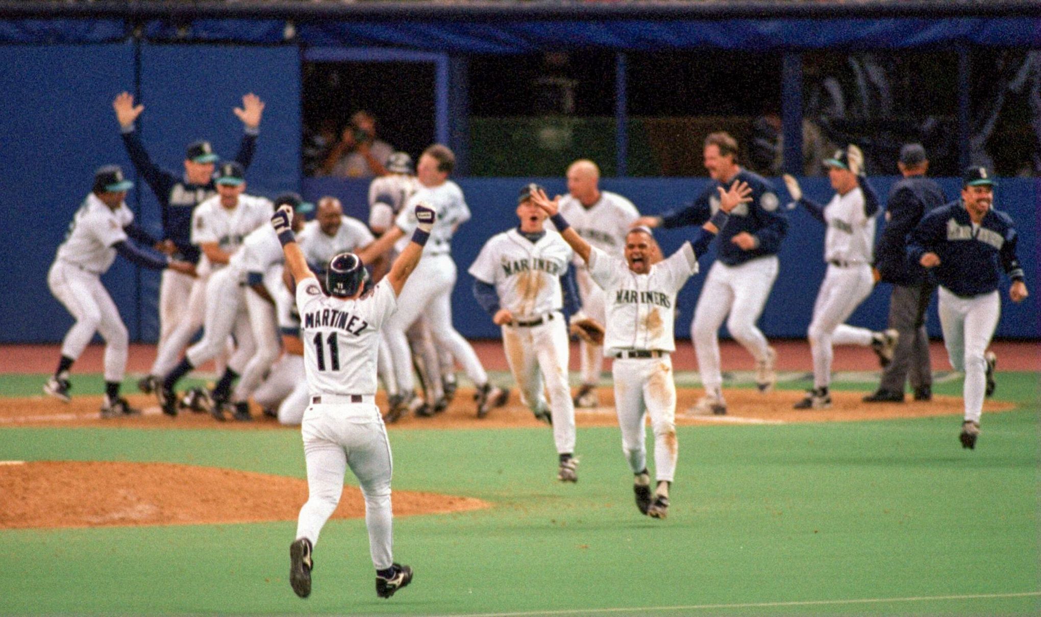 Where Cal Raleigh’s playoff-clinching HR ranks in Mariners history