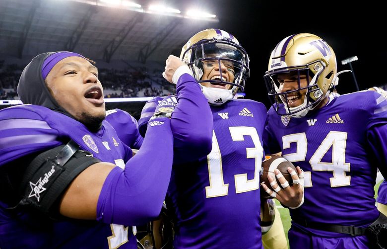 Washington Huskies linebacker Kamren Fabiculanan (13) celebrates his fumble recovery that ended the game during the fourth quarter. 222046