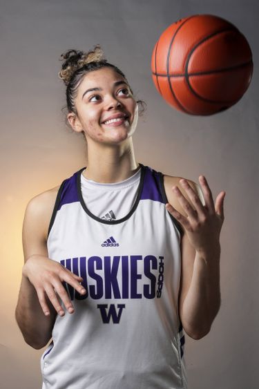 UW women’s basketball team looking for lift from pair of transfers in 2022