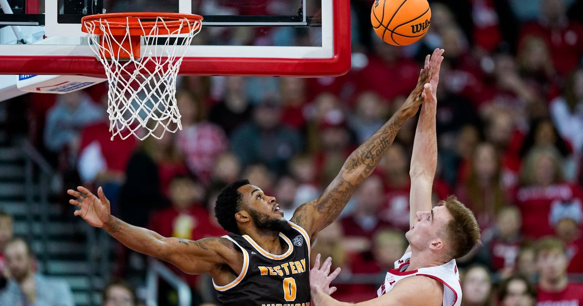 Crowl leads No. 15 Wisconsin past Western Michigan 76-66
