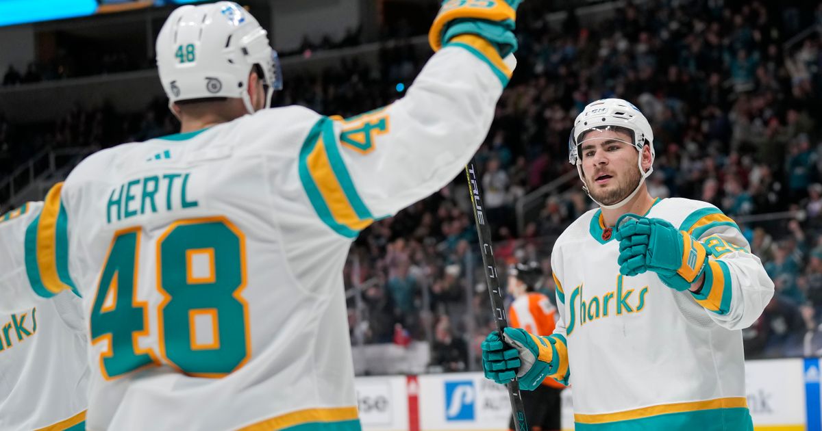 DeAngelo caps Flyers rally for 4-3 OT win over Sharks