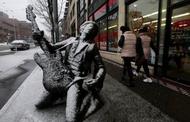 The late rock legend Jimi Hendrix played hot, but never in the snow. His statue is on Broadway across from Seattle Central College.
LO_More_Snow_
Wed Jan 15, 2020 212709