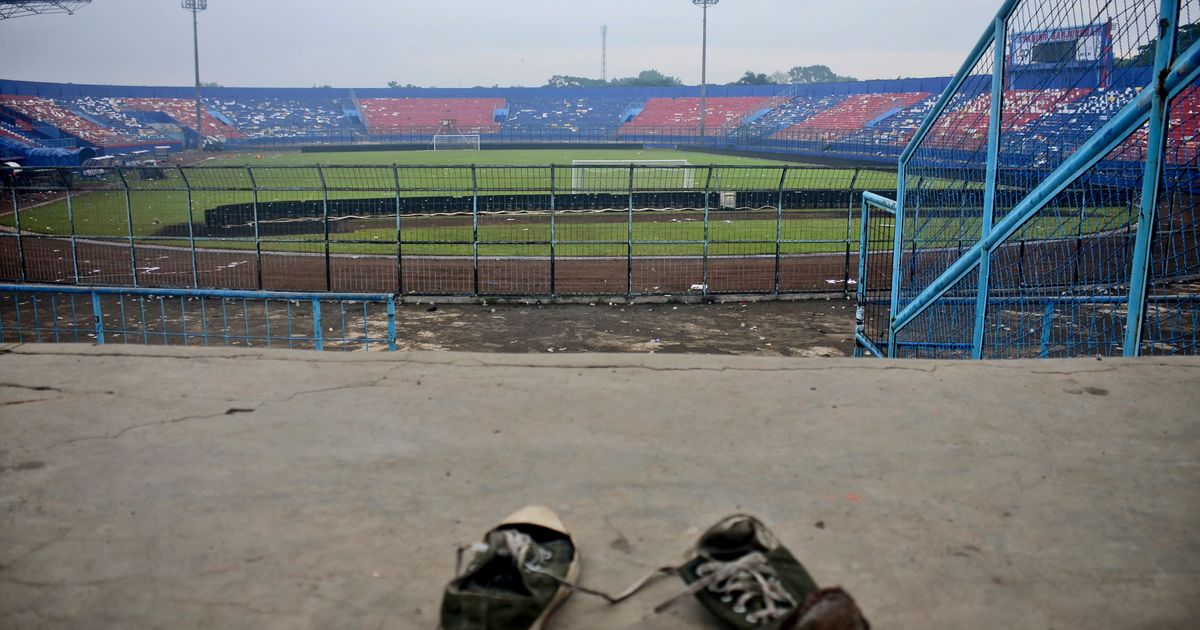 Indonesia soccer disaster trial begins for 5 charged