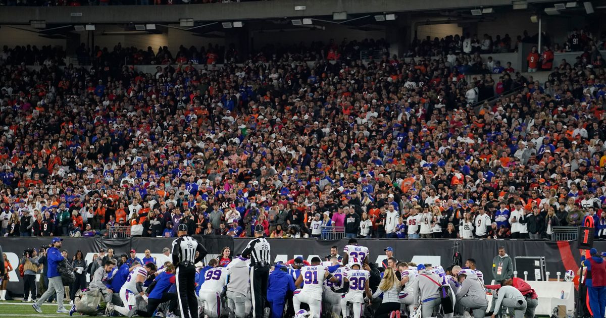 NFL, sports world reacts to injury to Bills’ Hamlin