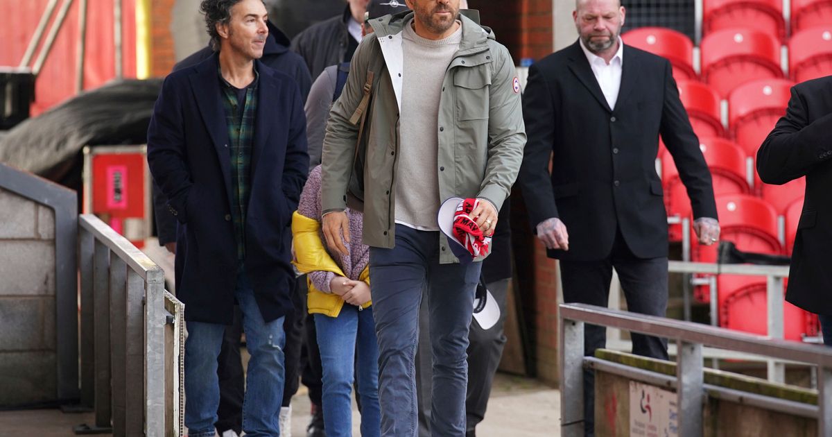 Ryan Reynolds goes through range of emotions in FA Cup match