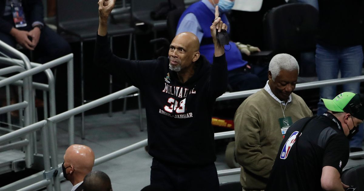 As Kareem’s run atop NBA point list ends, Pat Riley reflects