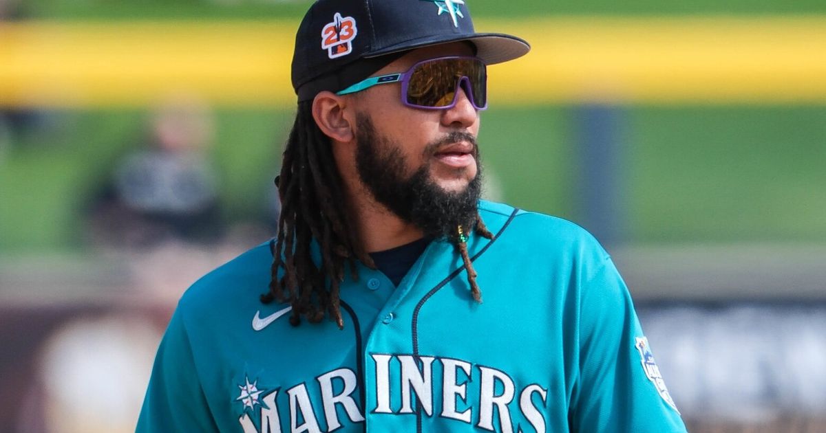 Mariners' J.P. Crawford Expected to Recover from Foot Injury in Time for Opening Day