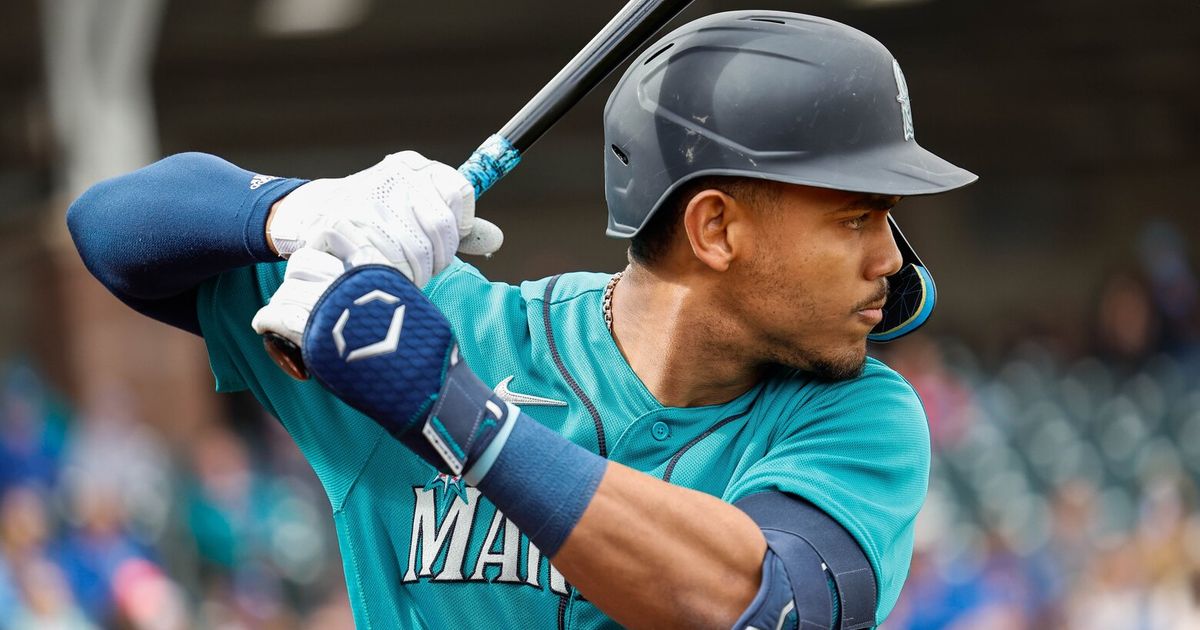 Mariners Score 17 Runs Against Former Prospect and Reds