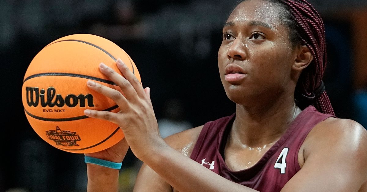 South Carolina to Face Clark and Iowa in Next Unbeaten Matchup