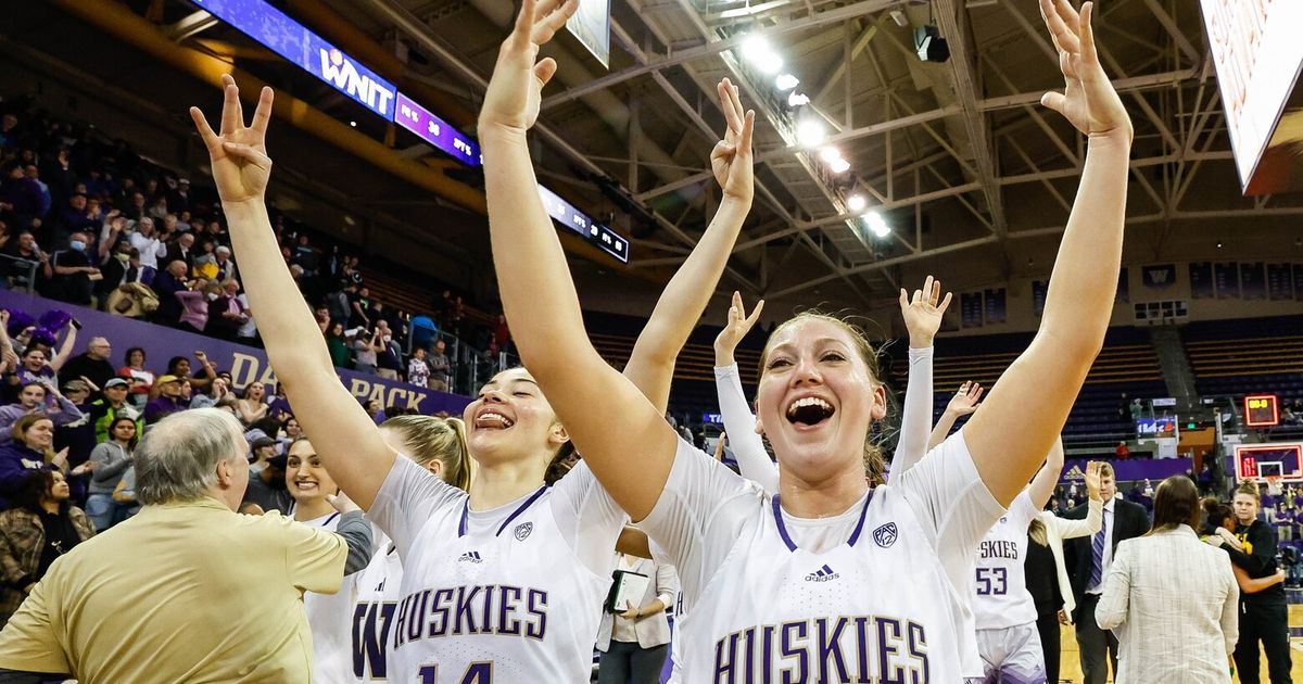 University of Washington Women's Basketball Team Defeats Oregon to Advance in WNIT