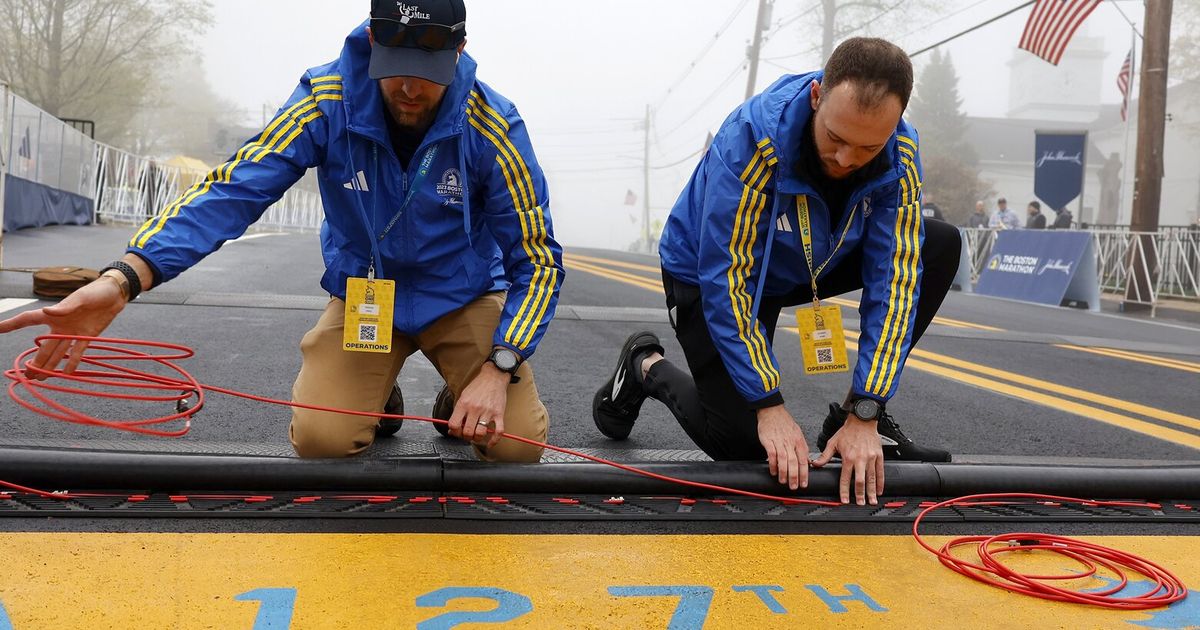 127th Boston Marathon Begins with Fast Field of Runners