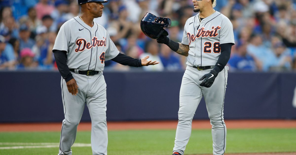 Chicago Cubs Shortstop Javier Báez Removed from Game Following Baserunning Error