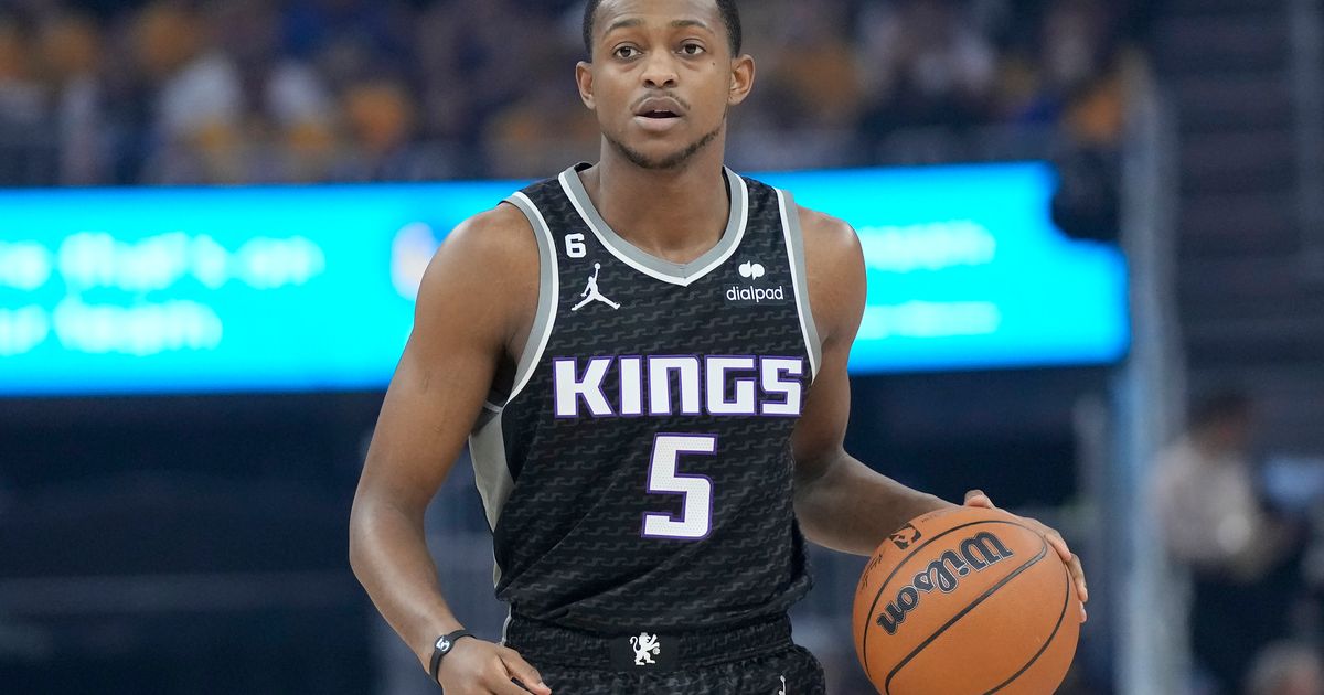 Fox Unlikely to Play in Game 5 Due to Broken Finger: AP Source