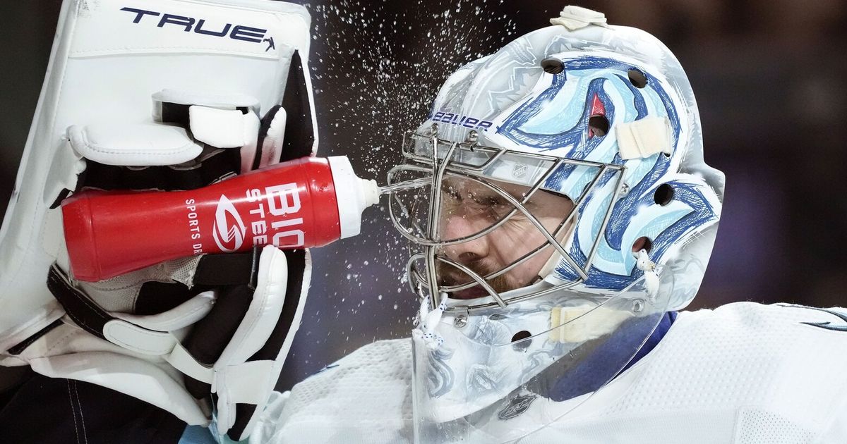 gameKraken and Coyotes Face Off in Hockey Game at Seattle's Climate Pledge Arena