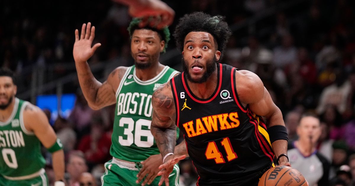 Hawks Defeat Celtics 130-122 Behind Young's 32 Points, Narrow Series Deficit to 2-1
