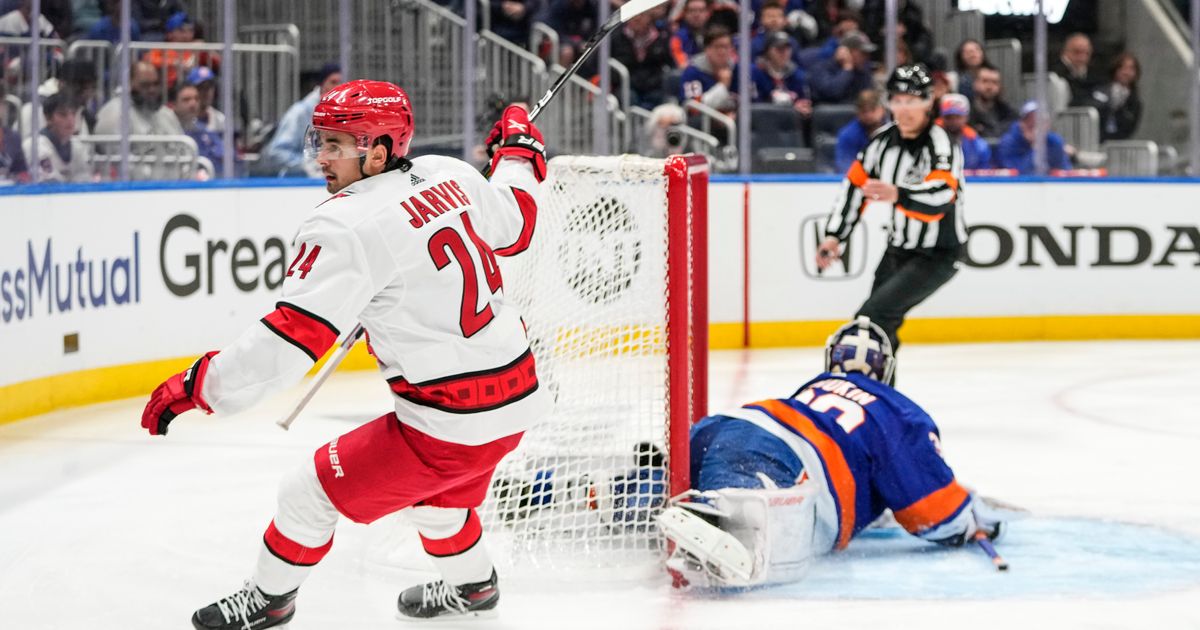 Hurricanes Defeat Islanders 5-2, Take 3-1 Series Lead