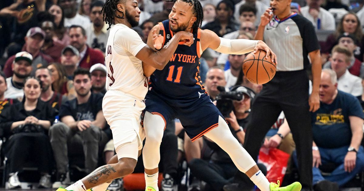 Knicks Defeat Cavaliers 101-97 in Game 1 Behind Brunson and Randle's Performance