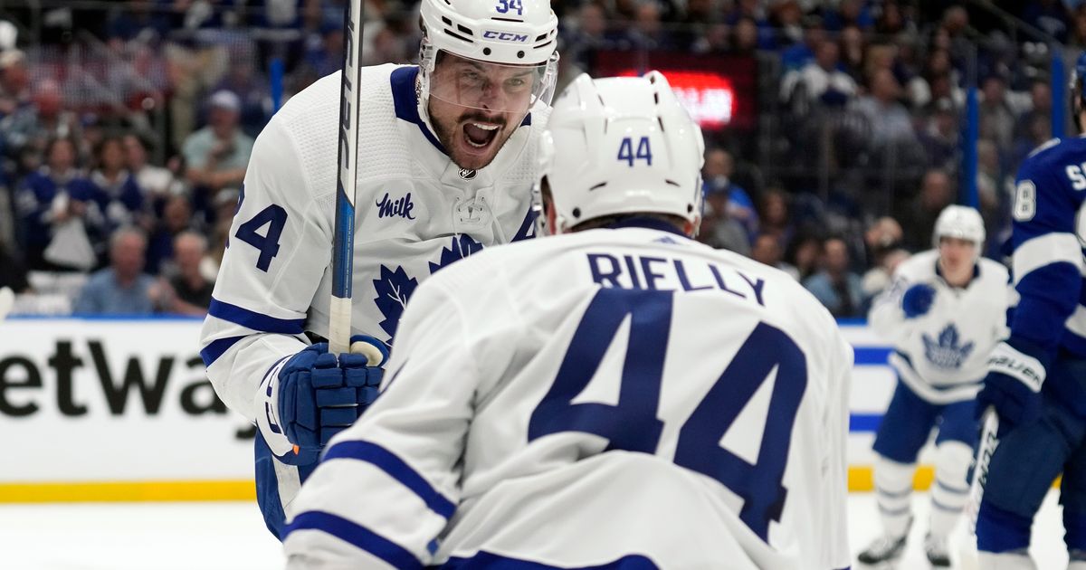 Maple Leafs Defeat Lightning 4-3 in Overtime After Reilly Scores