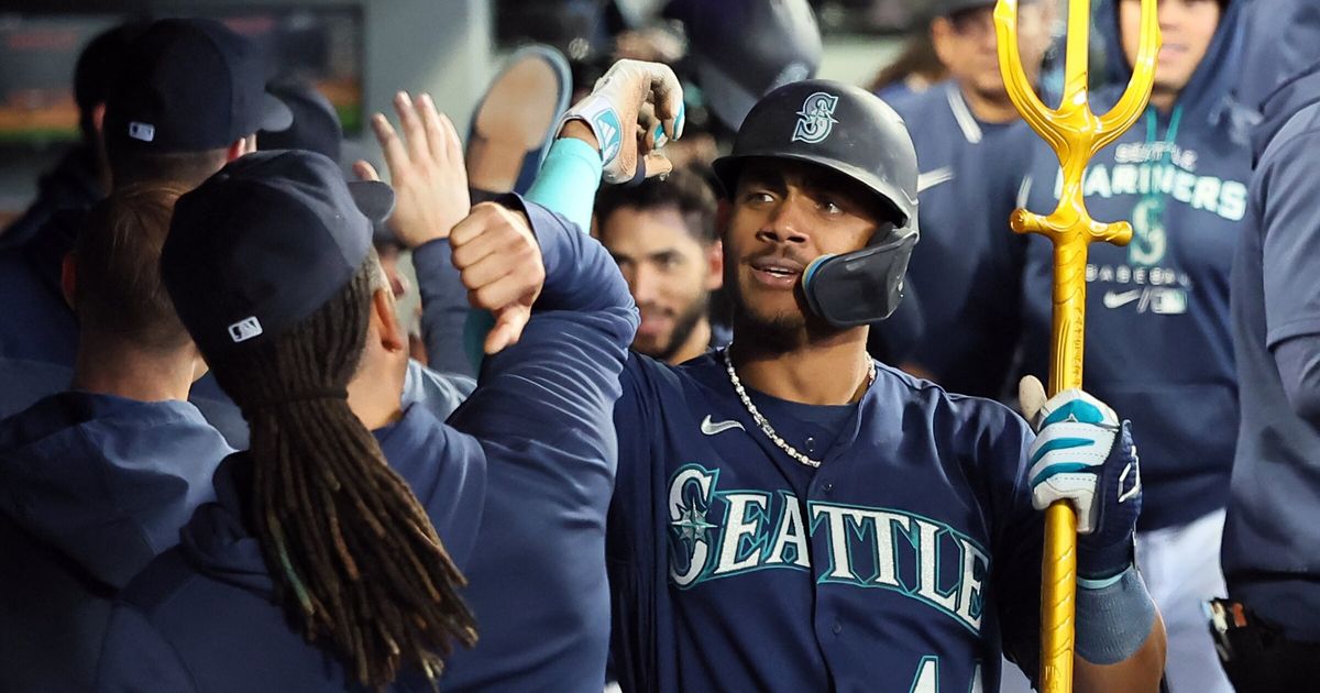 Mariners and Brewers Face Off in Interleague Baseball Matchup