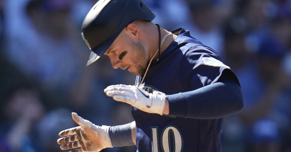 Mariners' Jarred Kelenic Hits Monster Home Run to Close Out Road Trip with Victory
