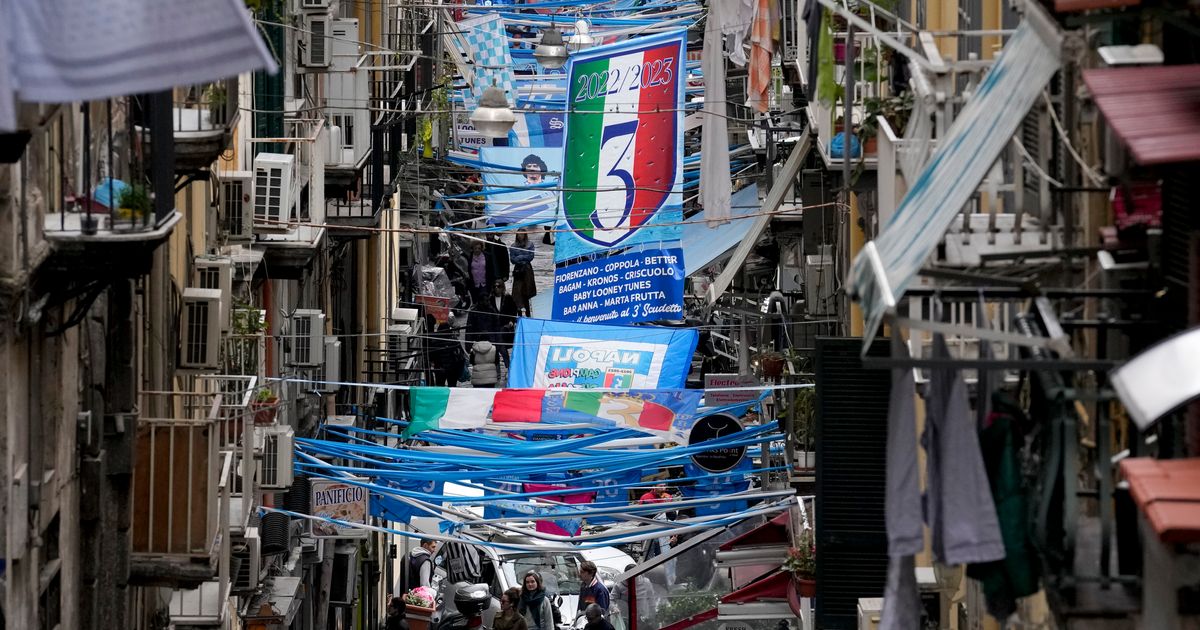 Mayor of Naples Promises 'Big Earthquake of Joy'
