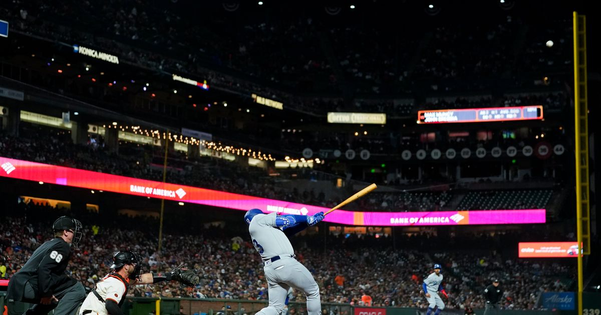 Muncy's 2 Home Runs Lead Dodgers to 10-5 Win Over Giants