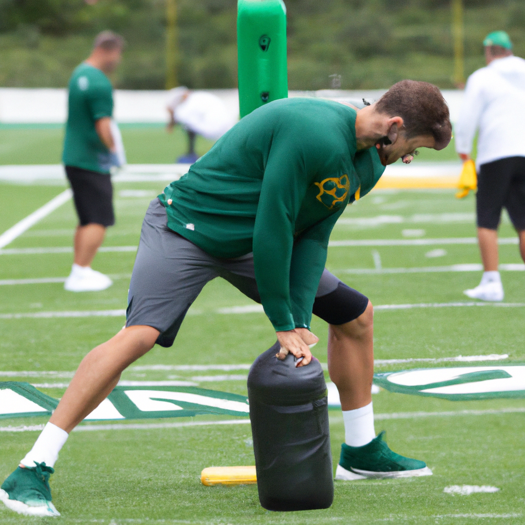Aaron Rodgers Strains Calf in Pre-Practice Warmups, Sidelined for Jets Practice Open to Media