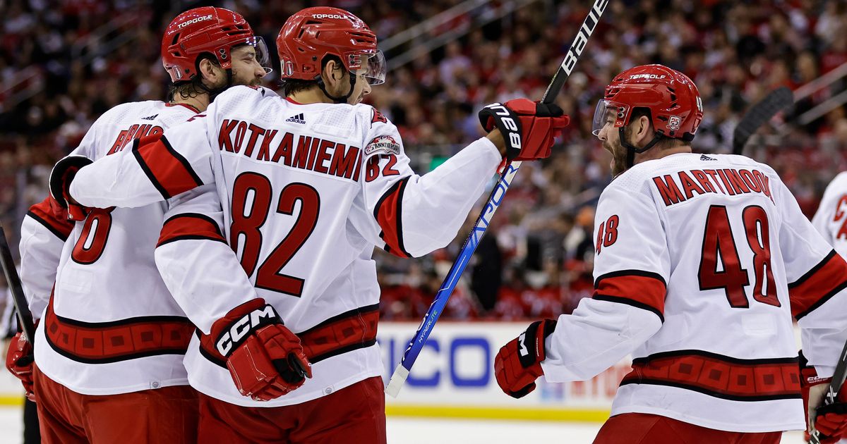 Hurricanes Defeat Devils 6-1, Take 3-1 Lead in Series with 5-Goal Second Period