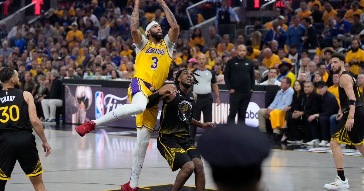 Lakers' Davis and James Lead Los Angeles to Game 1 Win Over Curry and Warriors
