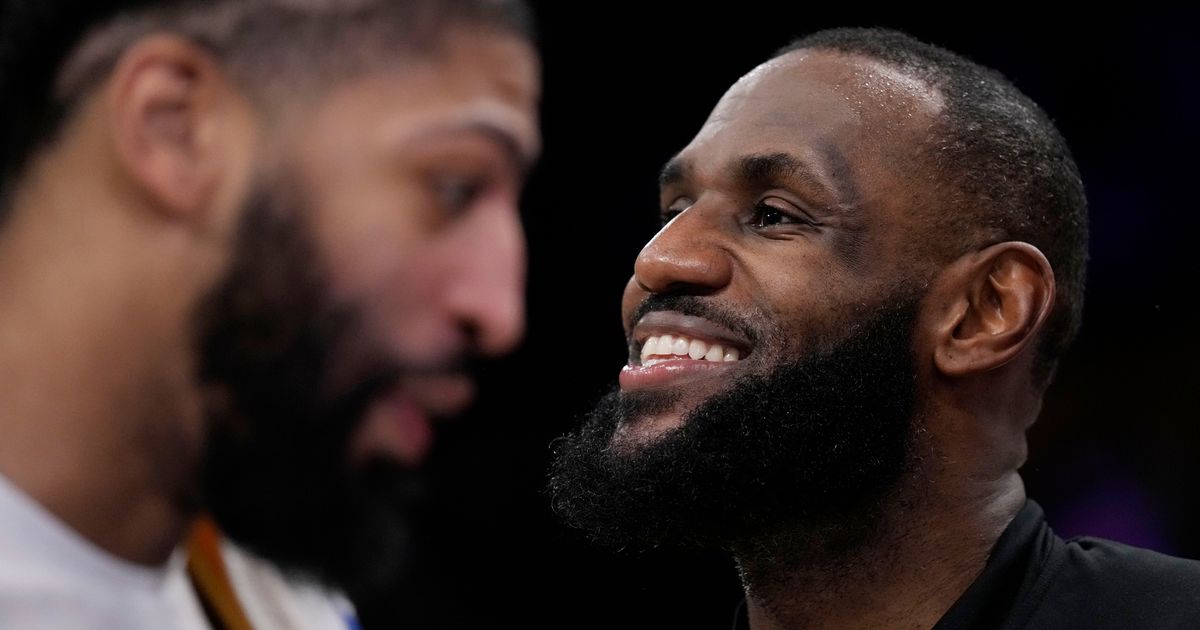 LeBron James Leads Lakers to Conference Finals Despite Age of 20 Years and Above