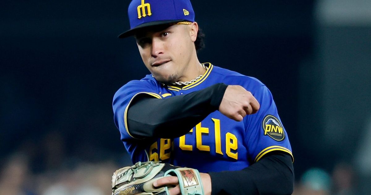 Mariners Considering Alternatives Amid Kolten Wong's Struggles
