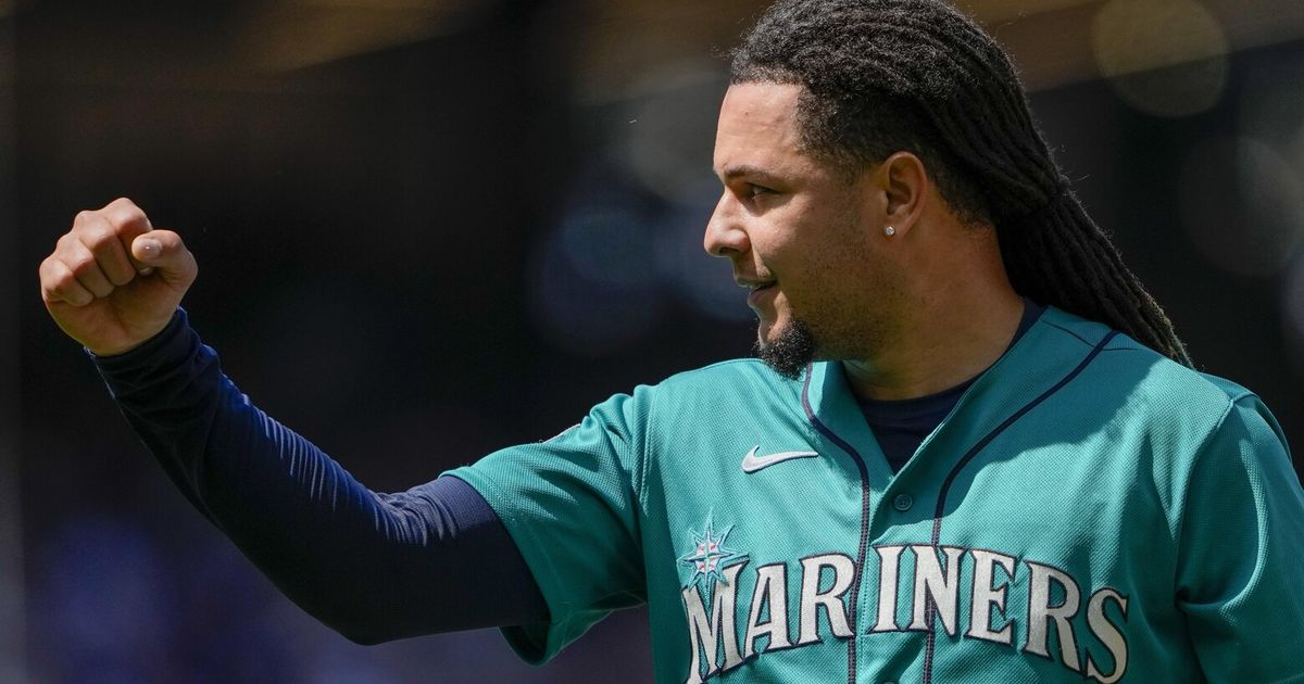 Mariners Cruise to Victory Behind Luis Castillo's Dominant Performance Against Pirates