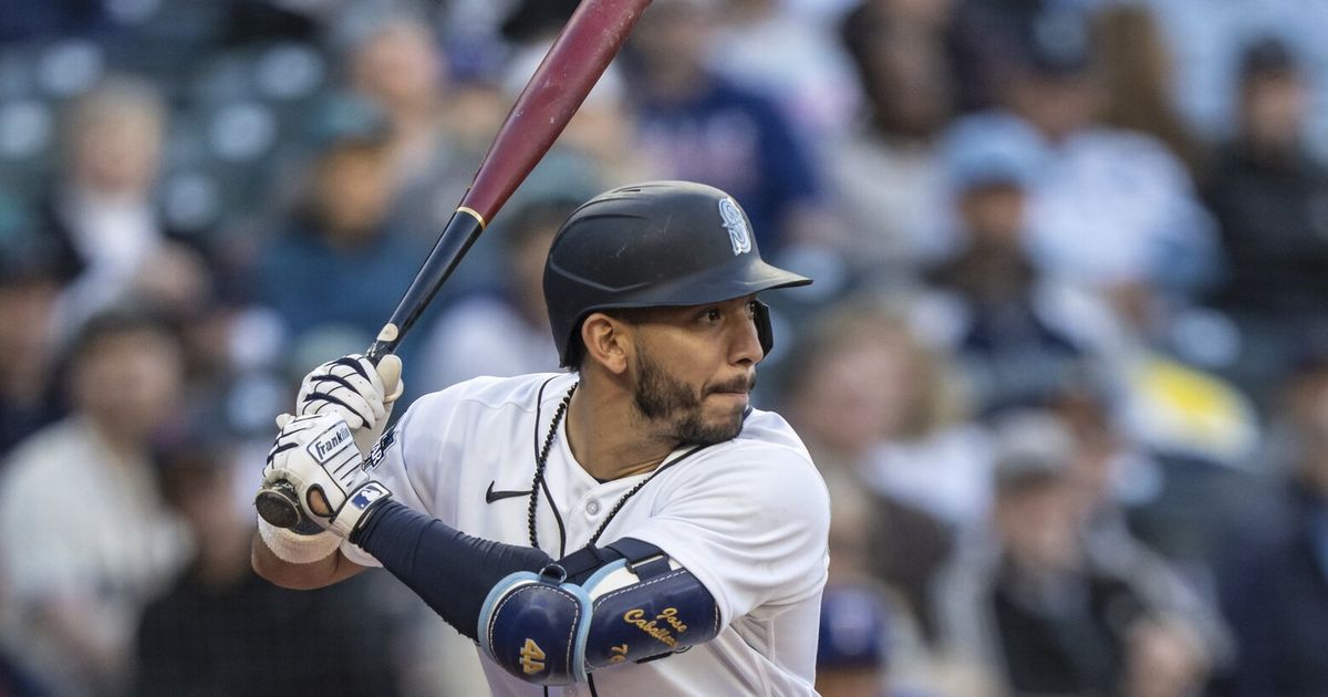 Mariners Opting to Start Jose Caballero at Second Base Over Kolten Wong