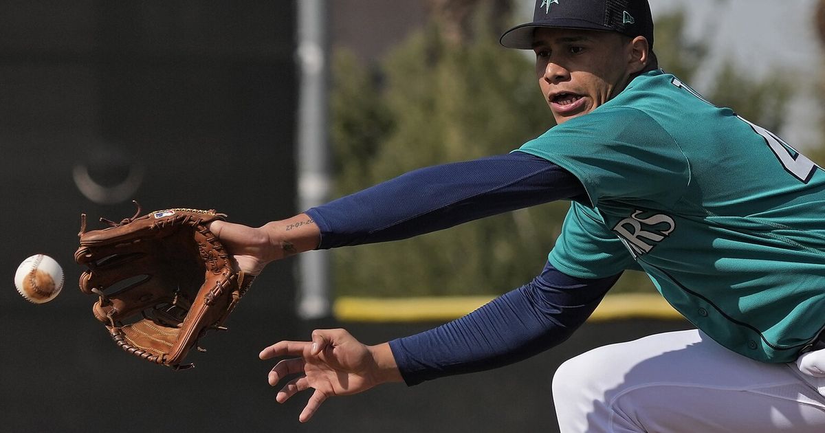 Mariners Recall Juan Then from Minors as Penn Murfee Placed on Injured List