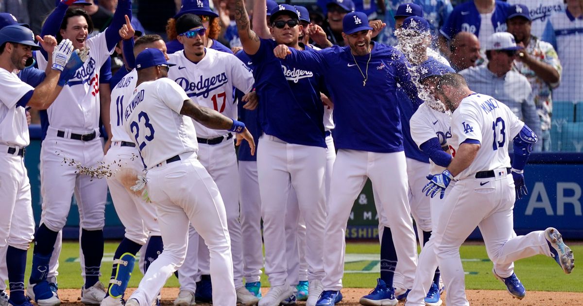 Muncy's Home Run Gives Dodgers 10-6 Victory Over Phillies