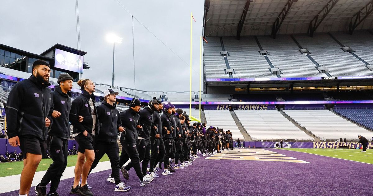 University of Washington Football Players Siaosi Finau and Aaron Dumas Enter NCAA Transfer Portal