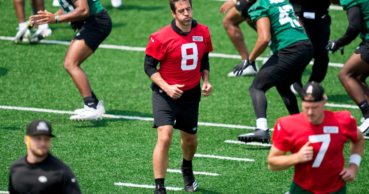 Aaron Rodgers' Calf Injury Status: 'Fine,' Jets Hope for Full Practice on Friday