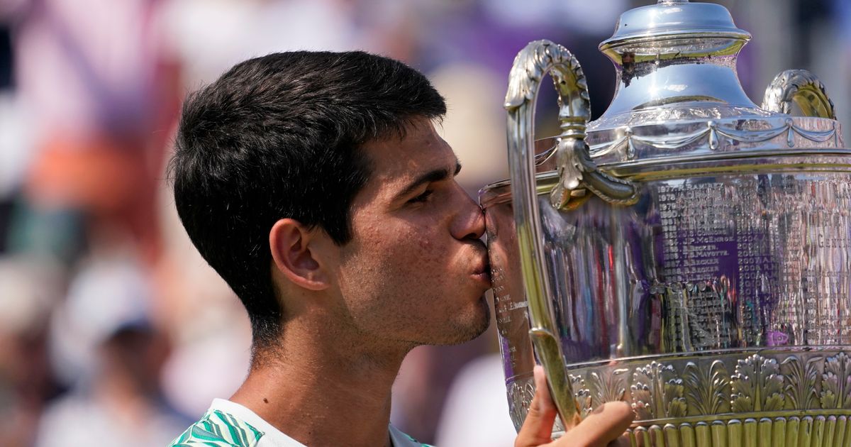 Alcaraz Claims Queen's Club Title and Reclaims Top Ranking Before Wimbledon