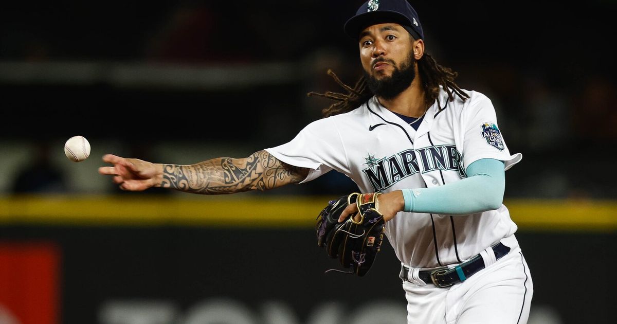 J.P. Crawford Exits Game Against Yankees After Two At-Bats