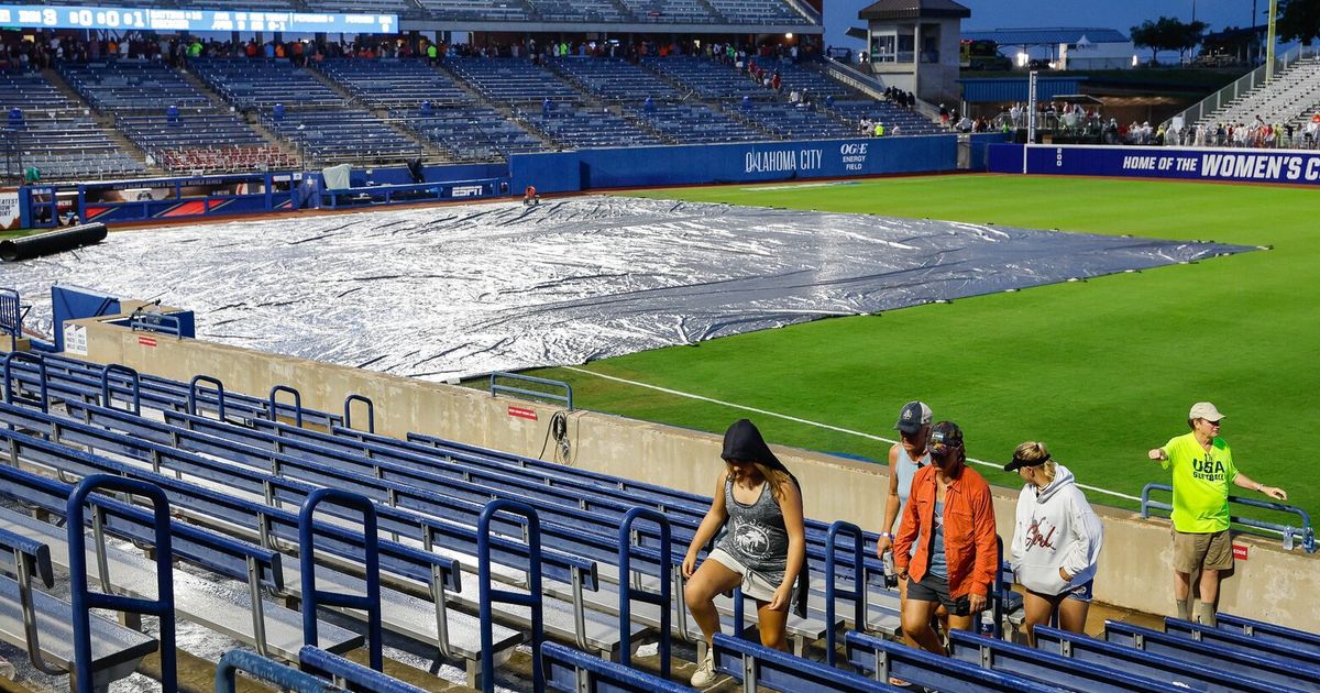 UW Softball Takes on Utah in Opening Game of Women's College World Series