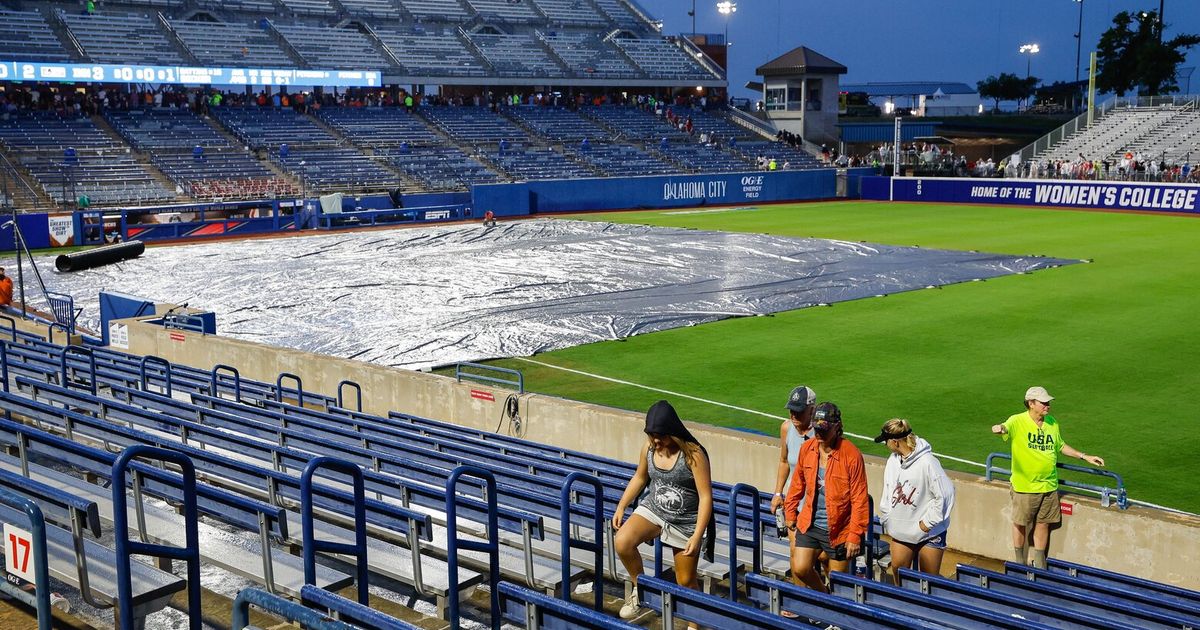 Women's College World Series: How the Huskies Coped with Long Weather Delays