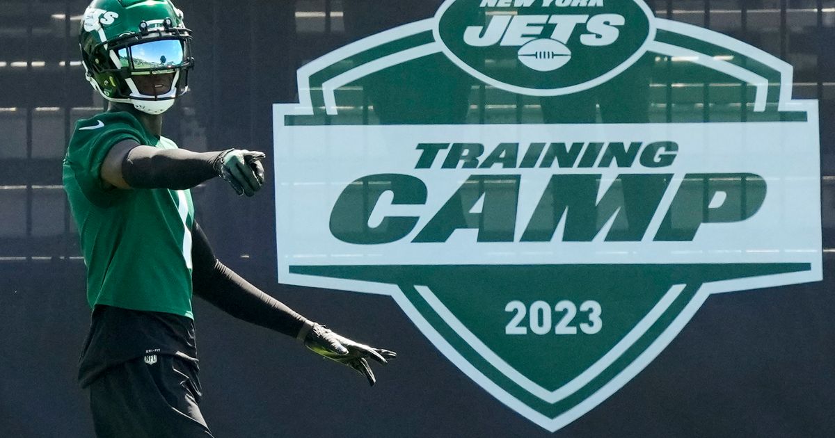 Aaron Rodgers Makes Debut at Jets Training Camp, Exciting Fans