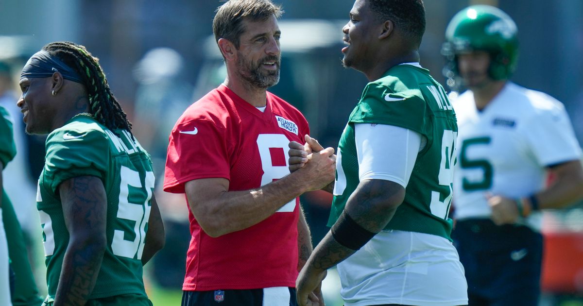 Aaron Rodgers Offers Guidance to New York Jets Teammates