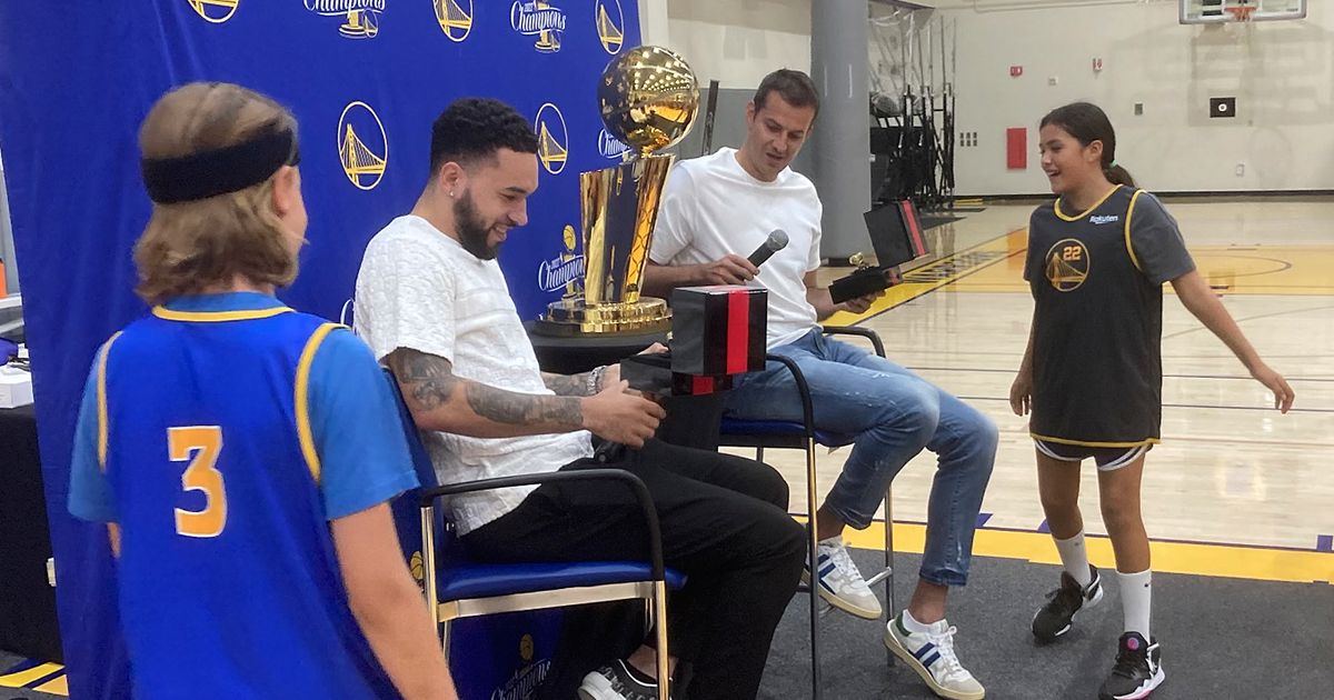 Former Golden State Warriors Players Bjelica and Chiozza Receive Championship Rings at Youth Campers' Presentation