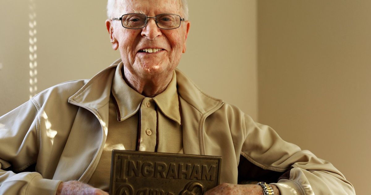 Ingraham High Boys Basketball Coach Walt Milroy Passes Away at 103