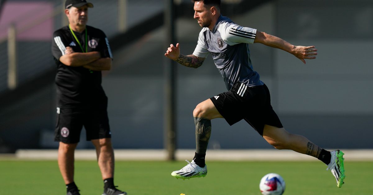 Lionel Messi Practices with Inter Miami for the First Time Since Signing